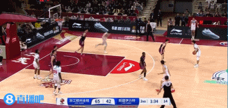  杀疯了！约克里突外投连得12分 率队领先新疆20分以上